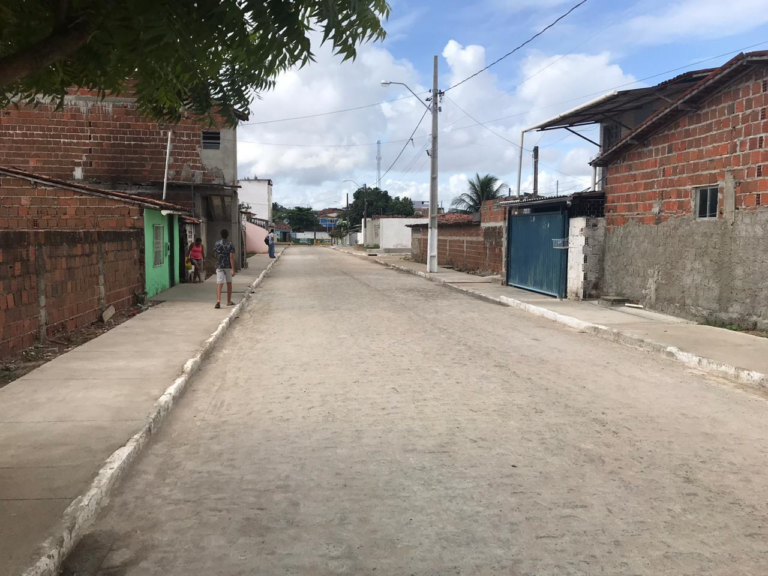 “A pavimentação dessa rua atende clamor antigo da população” afirma prefeito Berg Lima em inauguração da rua João Ferreira da Silva