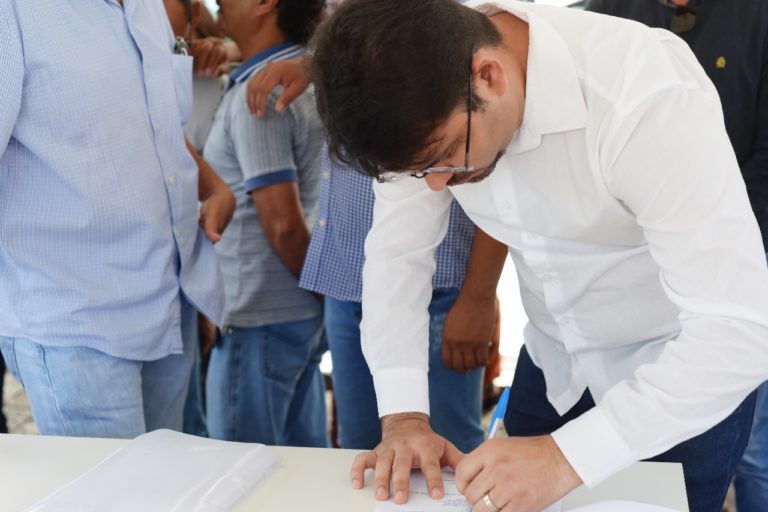 Gestão assina ordem de serviço para pavimentação de 7 ruas do loteamento Santa Bárbara
