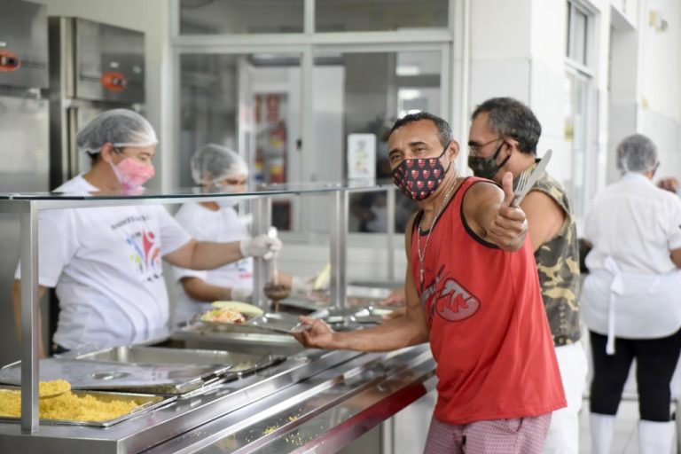 Alimentação de qualidade: Restaurante Popular de Bayeux oferece 8.000 refeições gratuitas por mês durante pandemia