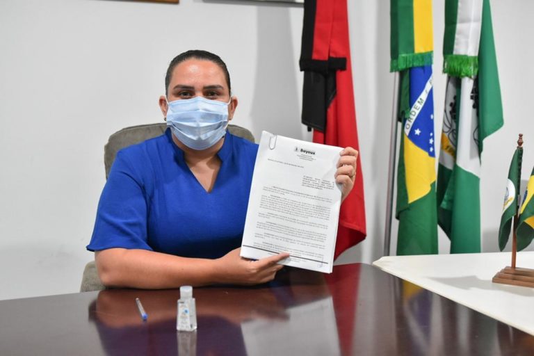 Prefeita Luciene Gomes assina decreto com medidas preventivas para o combate ao Covid-19