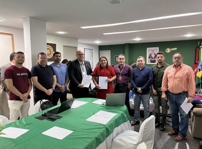 A Prefeita Luciene Gomes assina Acordo de Cooperação Técnica com o Banco do Nordeste do Brasil para financiamento de Micronegócios