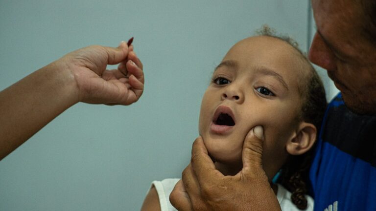 Bayeux inicia vacinação contra poliomielite; veja onde se vacinar