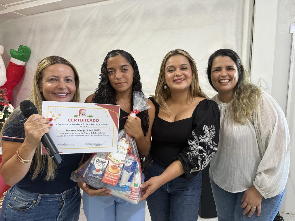 Alunas do curso de Bolos Natalinos de Bayeux recebem certificados e kits para empreender