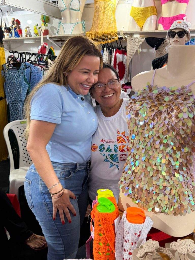 Tacyana Leitão visita Salão de Artesanato e destaca apoio da gestão aos artesãos de Bayeux