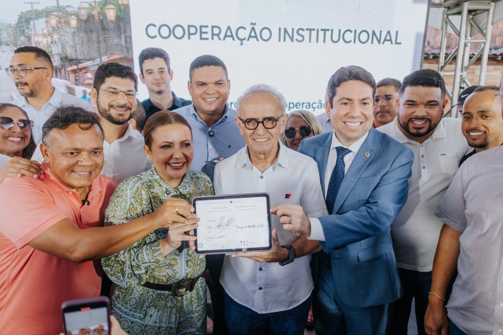 Tacyana Leitão e Cícero Lucena assinam convênio para reforma da histórica Ponte do Baralho, em Bayeux