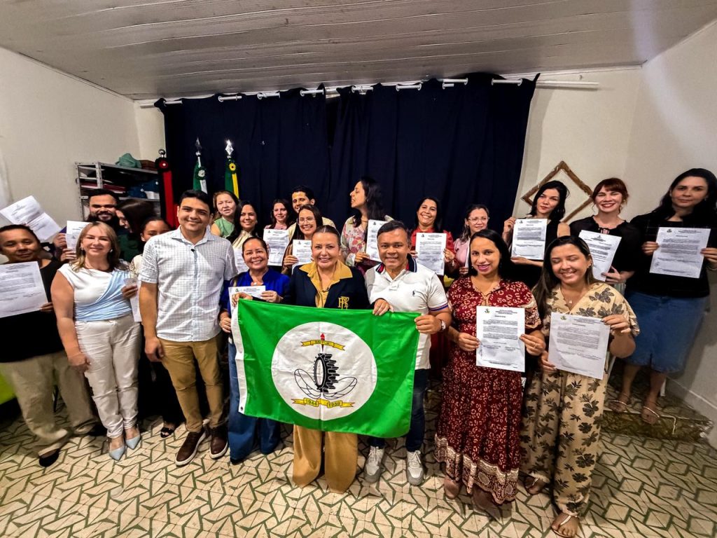 Prefeita Tacyana Leitão empossa novos professores concursados e reforça educação de Bayeux