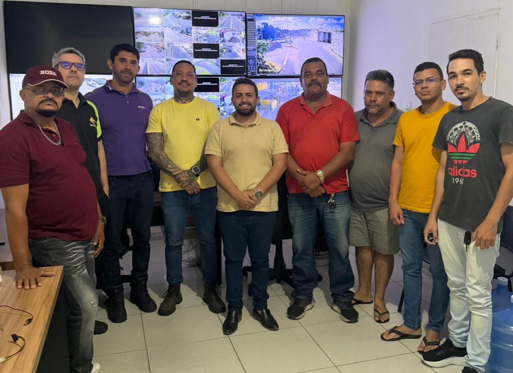 Semob Bayeux dialoga com taxistas do Mercado Público Municipal