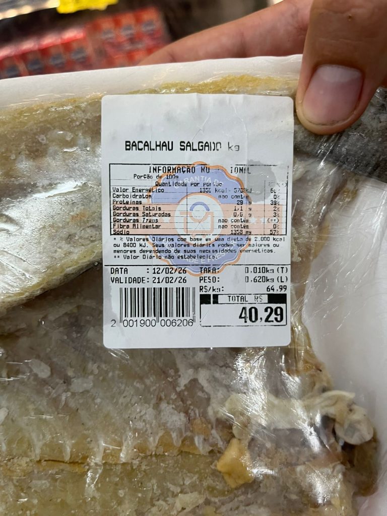 Procon de Bayeux apreende alimentos impróprios para o consumo em supermercado do município