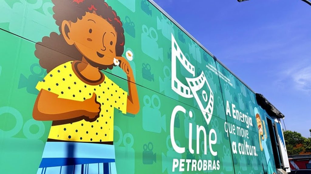 Bayeux recebe carreta do Projeto Cine Petrobras 2026 com cinema itinerante gratuito