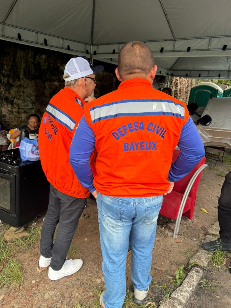 Prefeita Tacyana Leitão decreta situação de emergência em razão das fortes chuvas, em Bayeux