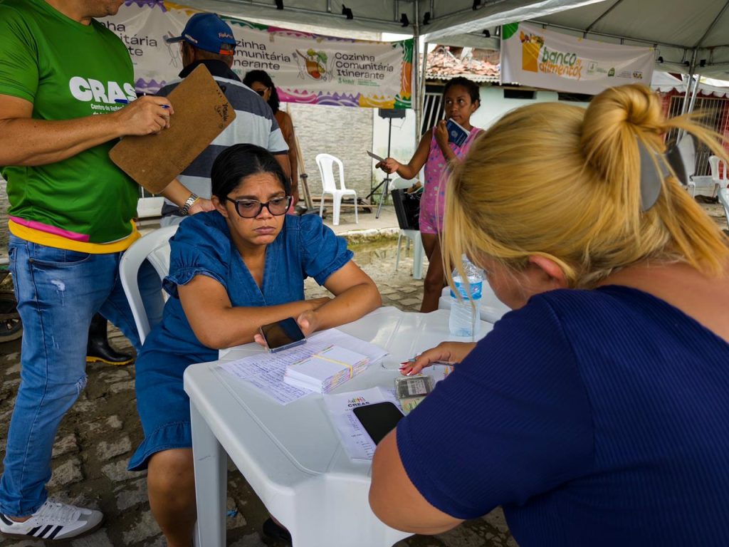 Caravana da Assistência Social leva emissão de documentos às famílias afetadas pelas chuvas na comunidade São Lourenço