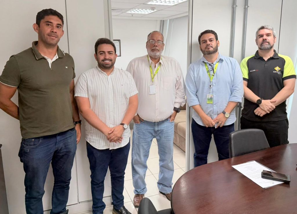 Semob Bayeux e Aeroporto Castro Pinto alinham ações para melhorar trânsito no entorno do terminal
