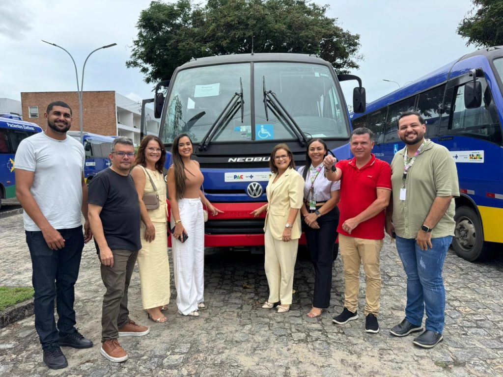 Bayeux ganha ônibus para transporte de pacientes para atendimento especializado