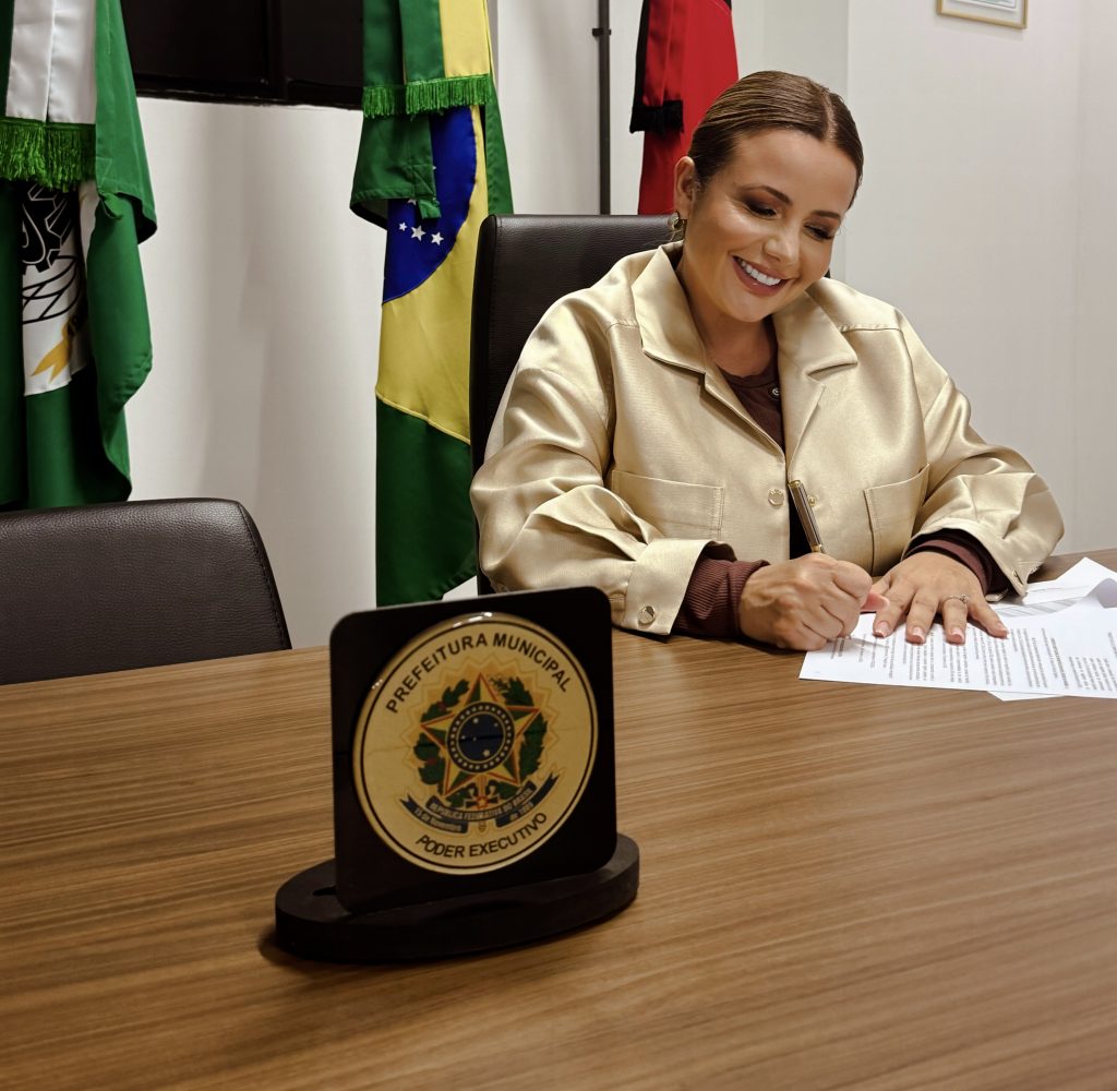 Prefeita Tacyana Leitão assina decreto e prorroga por mais dois anos validade do concurso público de Bayeux