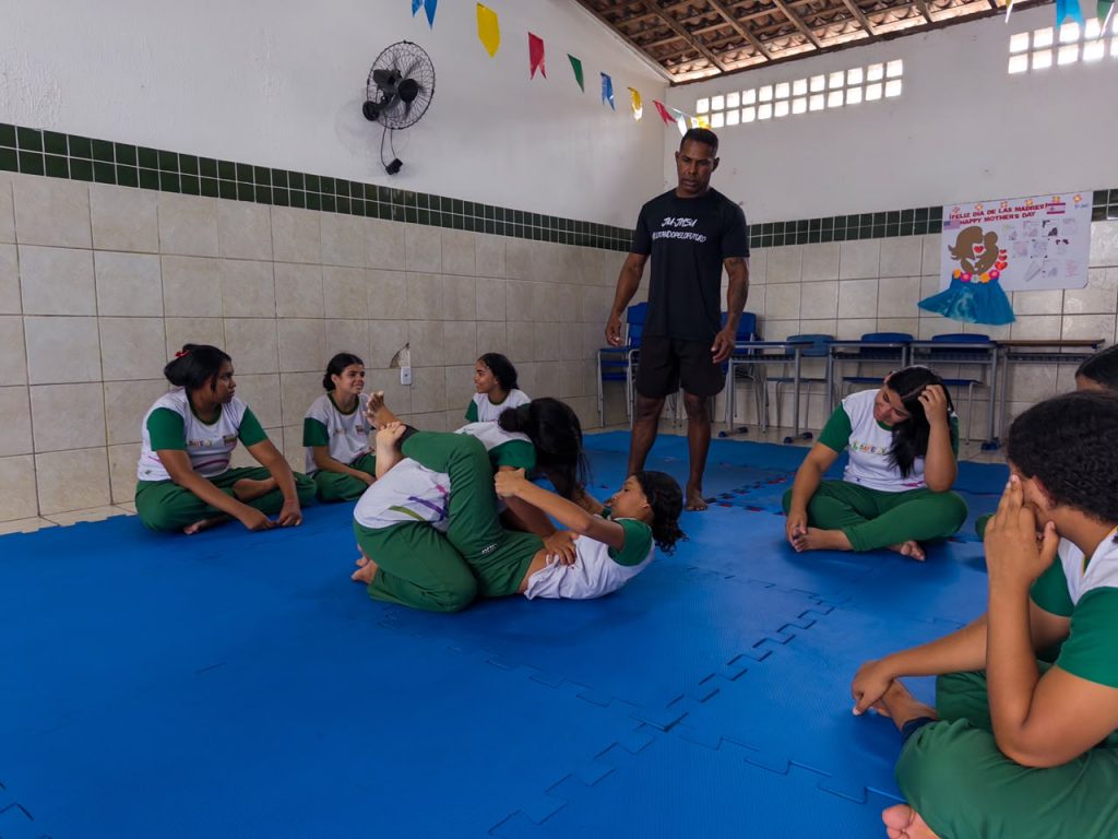 Projeto de jiu-jítsu na rede municipal de ensino beneficia quase 600 estudantes em Bayeux