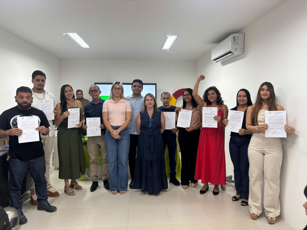 Bayeux empossa novos servidores aprovados em concurso para reforçar Rede Municipal de Ensino