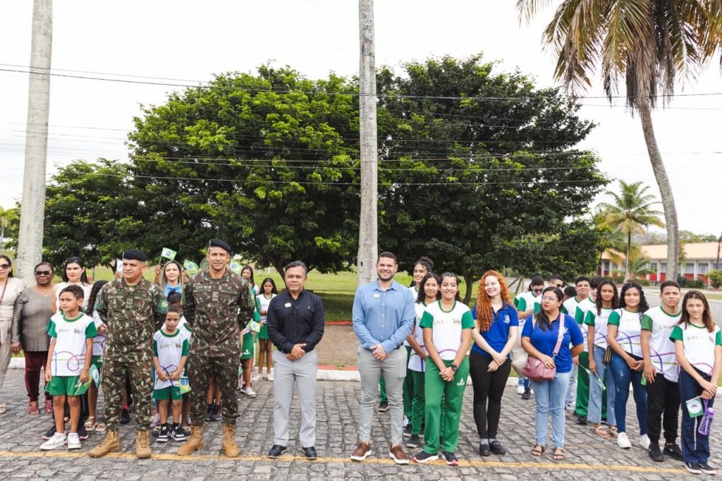 Bayeux abre Semana da Pátria com cerimônia cívica no 16° RCMec e participação de alunos da rede municipal