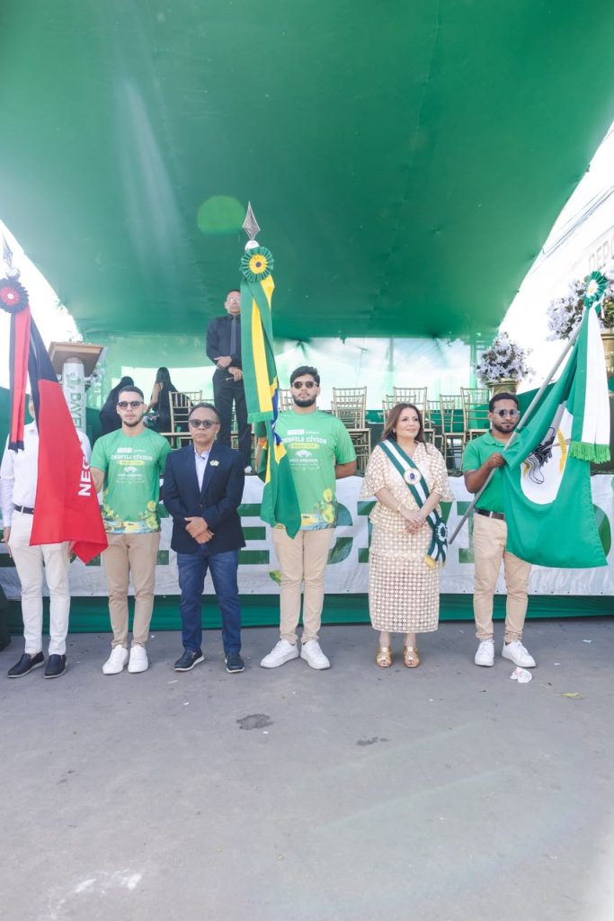 Desfile Cívico reúne escolas, bandas e comunidade no bairro Mário Andreazza
